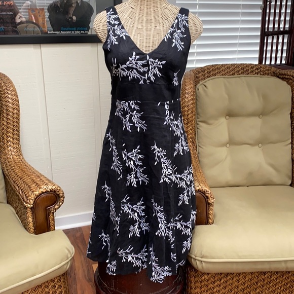 Sleeveless Black Embroidered dress 6 - Picture 1 of 13